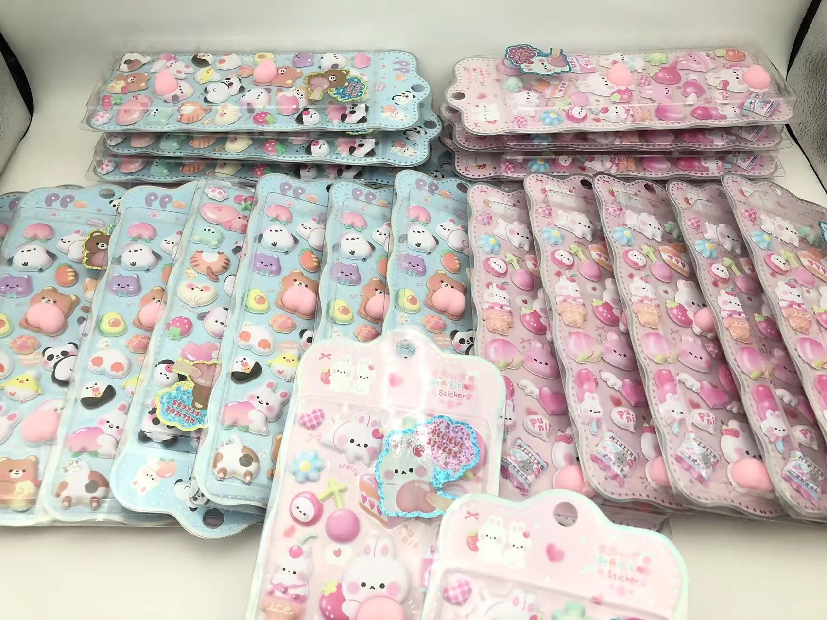 Bugün JOJO Pack'ten stres giderici çıkartmalarla ilgili harika haberler var!