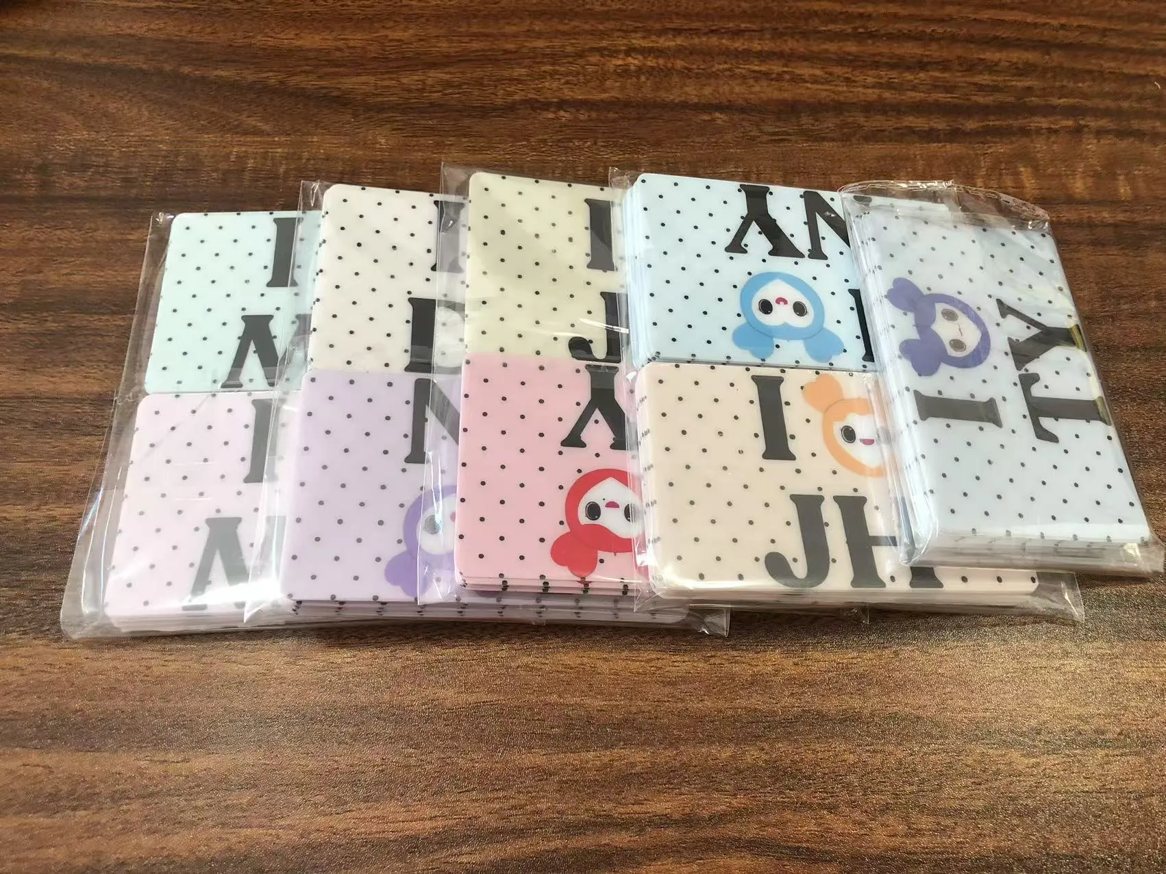 JOJO Paketi ABD'deki Müşterilere Kredi Kartı Kapak Çıkartmaları Gönderiyor