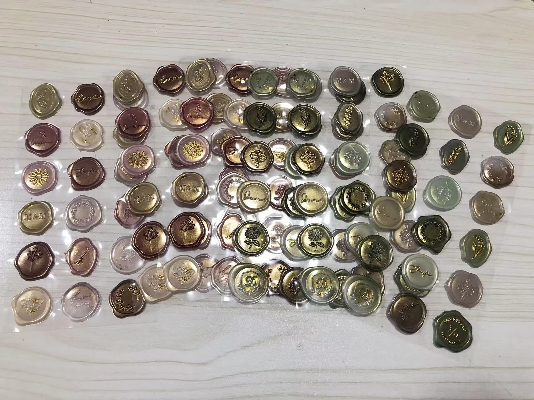 Mum mühür çıkartmaları gönderildi