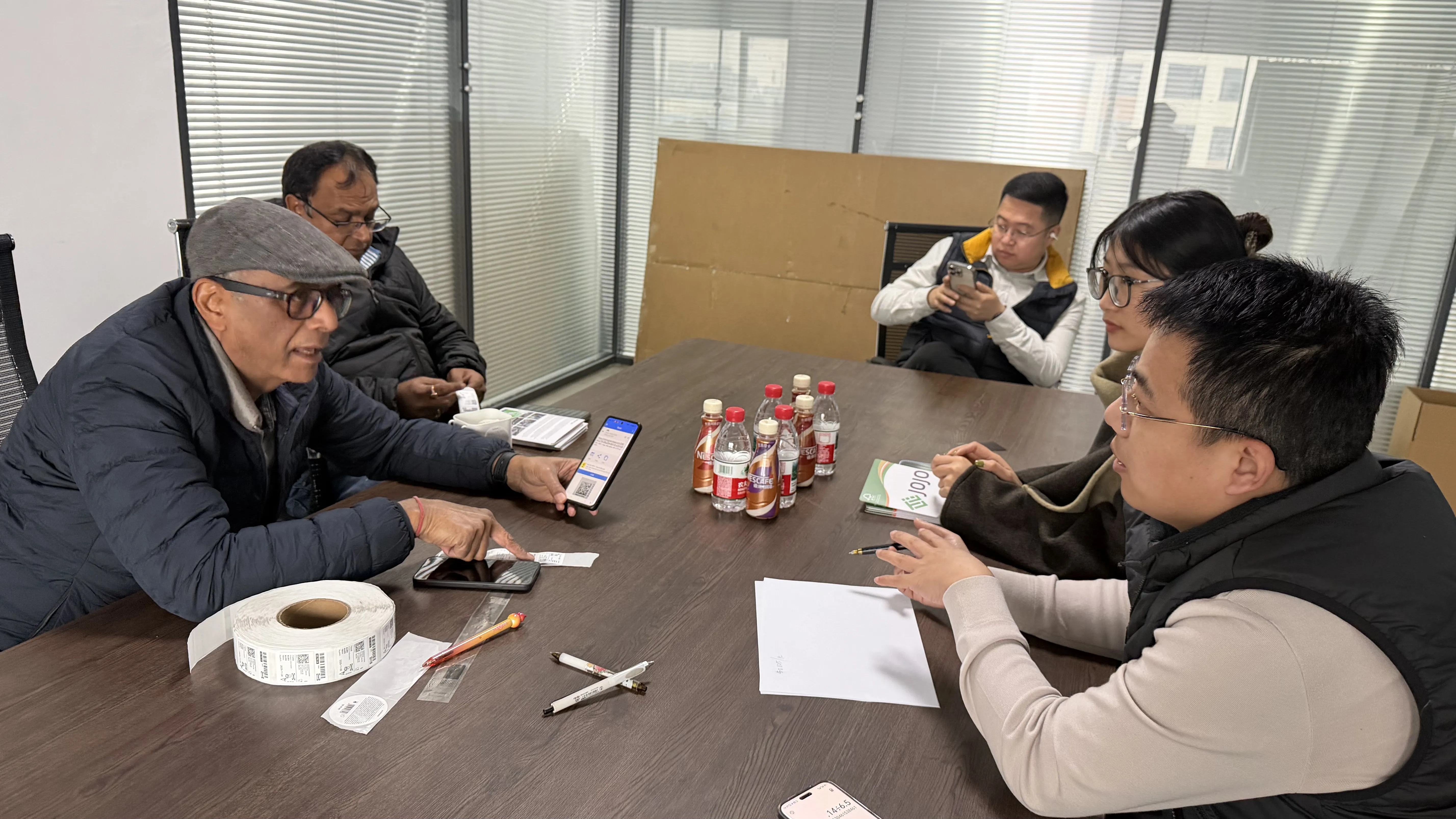 Müşterilerimizi fabrikamızı ziyaret etmeye sıcak bir şekilde karşılayın