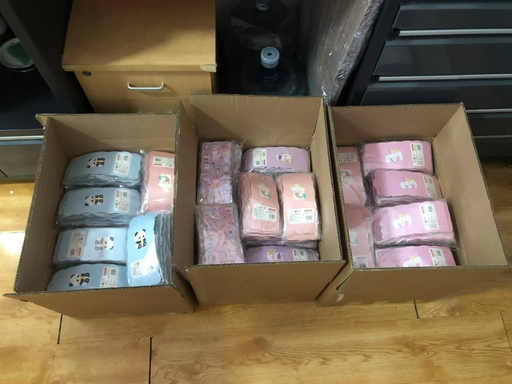 Sıkılabilir popo şeklindeki çıkartmaları sever misiniz?